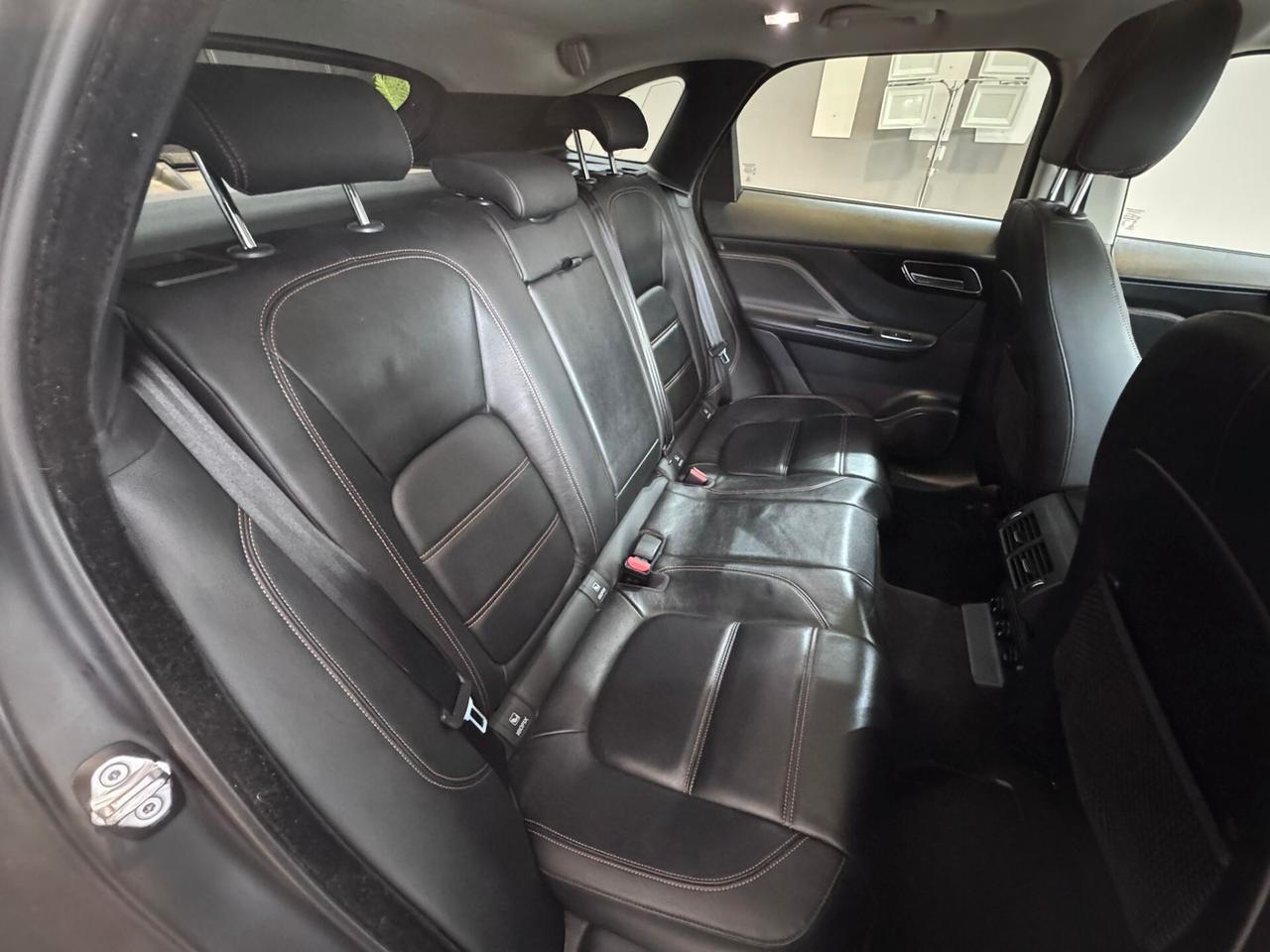 Jaguar F-Pace 2.0 D 180 CV AWD aut. Pure