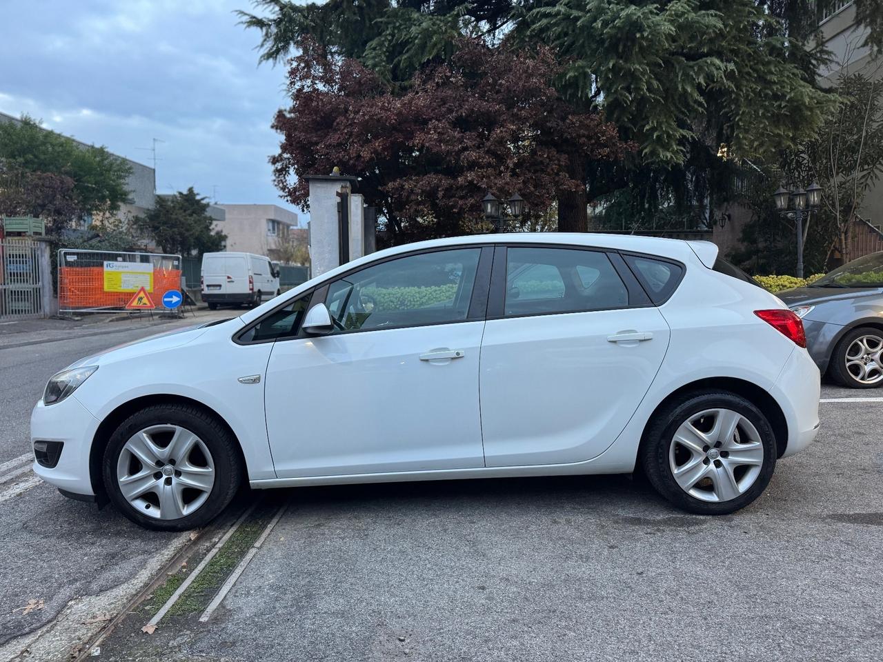 Opel Astra 1.4 Turbo 140CV Sports Tourer GPL Tech Cosmo