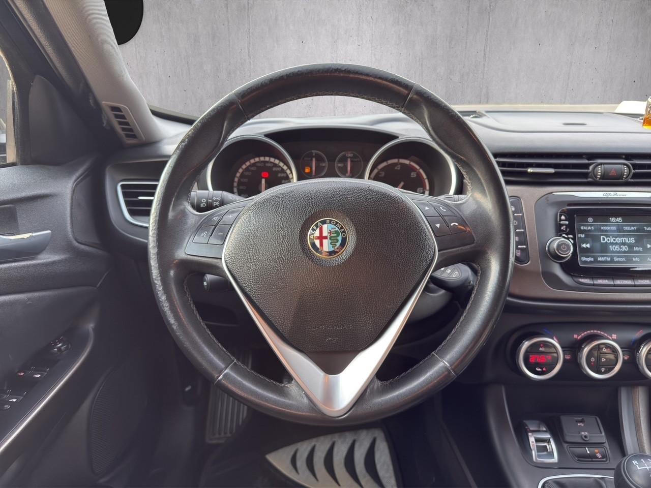 Alfa Romeo Giulietta 1.6 JTDm-2 105 CV Distinctive GANCIO TRAINO