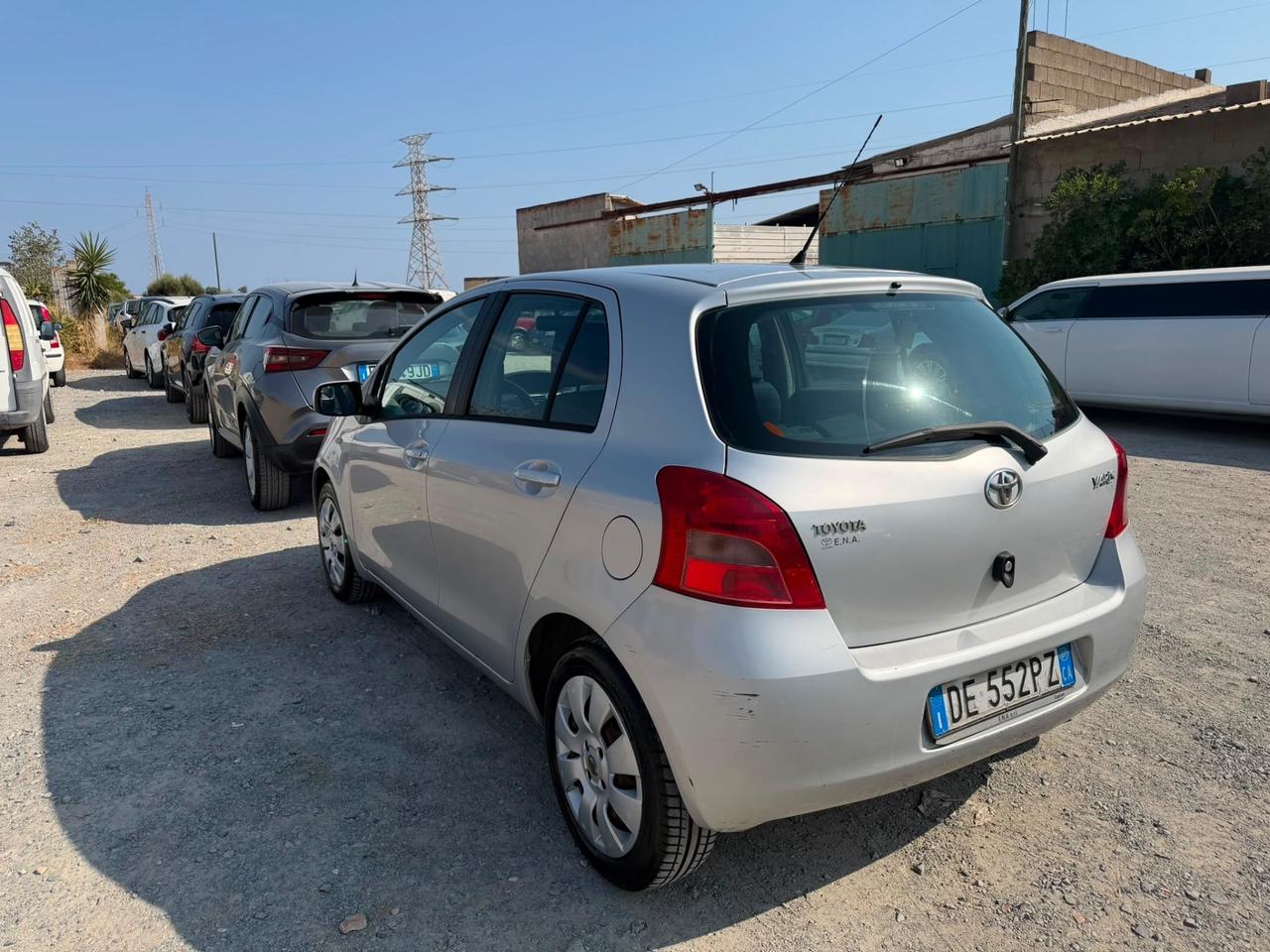Toyota Yaris Benzina-5 Porte- Neopatentati- Clima