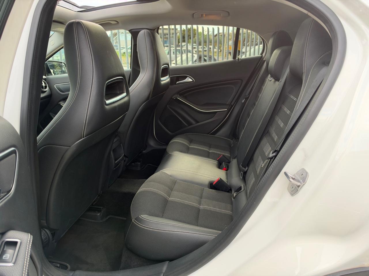 Mercedes-benz GLA 200 d Automatic 4Matic Premium Night Edition
