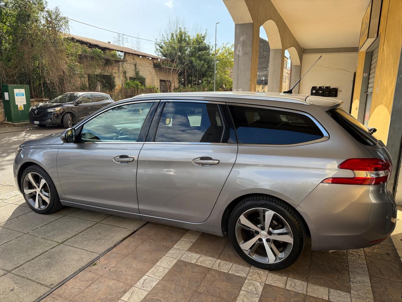 Peugeot 308 2019 - BlueHDi 130 S&S SW Allure