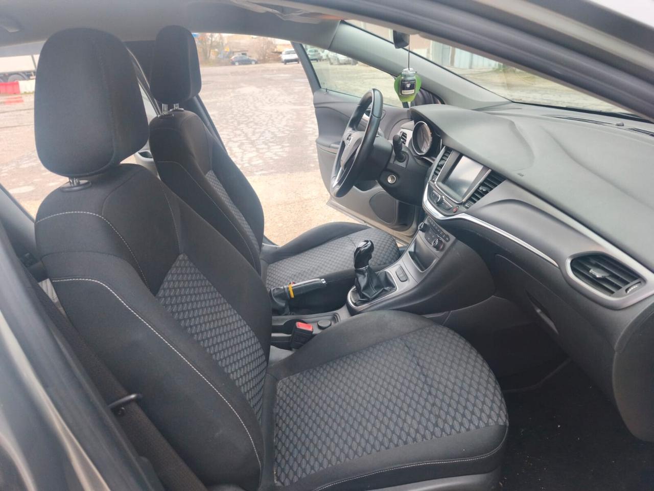 Opel Astra 2016---1.4 Benzina