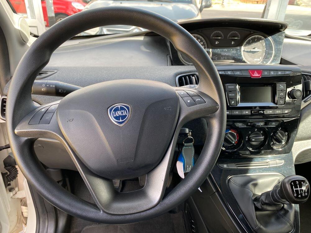 Lancia Ypsilon 1.0 FireFly 5 porte S&S Hybrid Ecochic Silver
