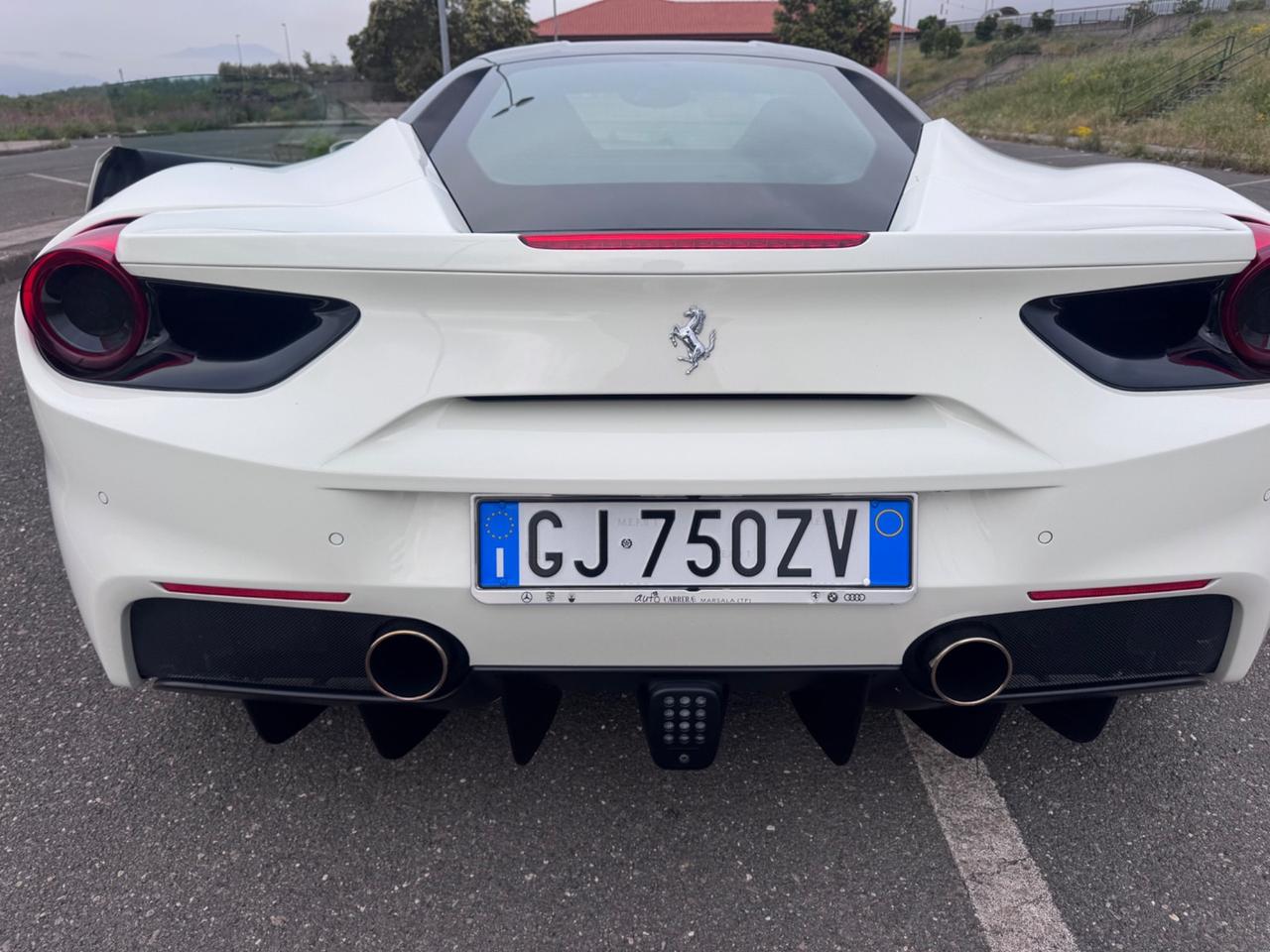 Ferrari 488 GTB PERMUTE iva book full lift carbonio