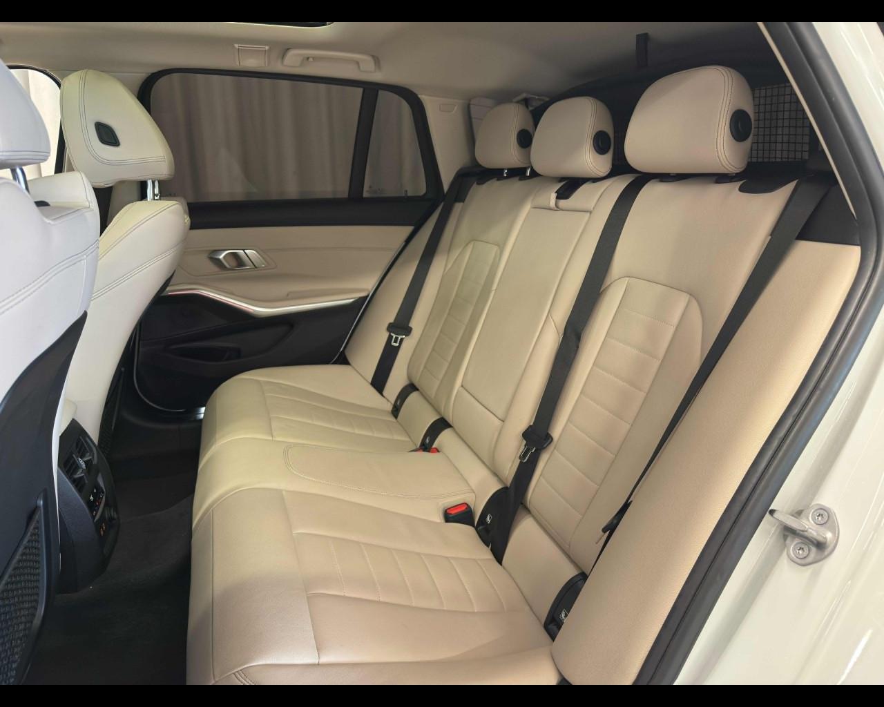 BMW Serie 3(G20/1-80/1) - 320i Touring Luxury