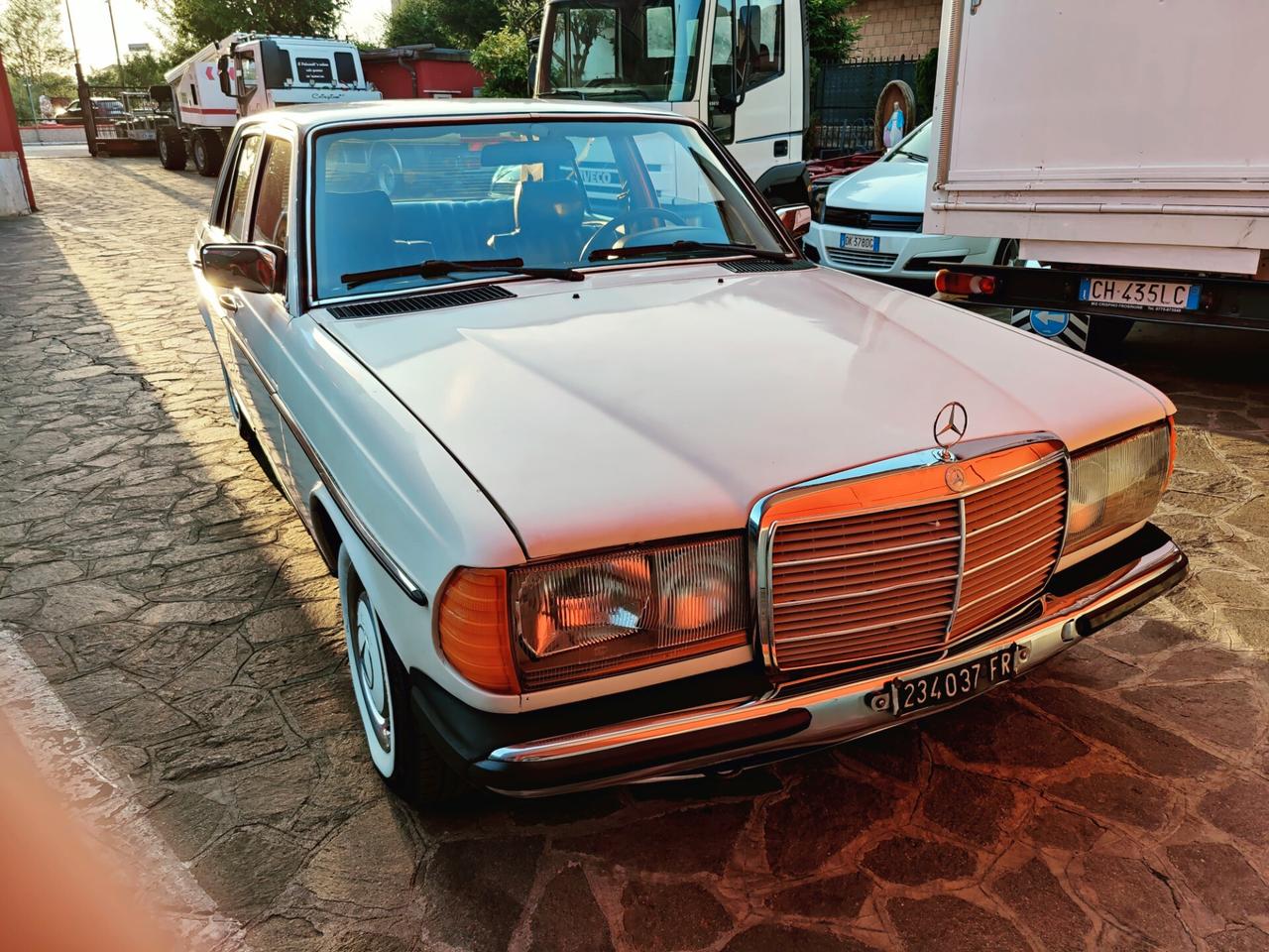 Mercedes-benz 240 D