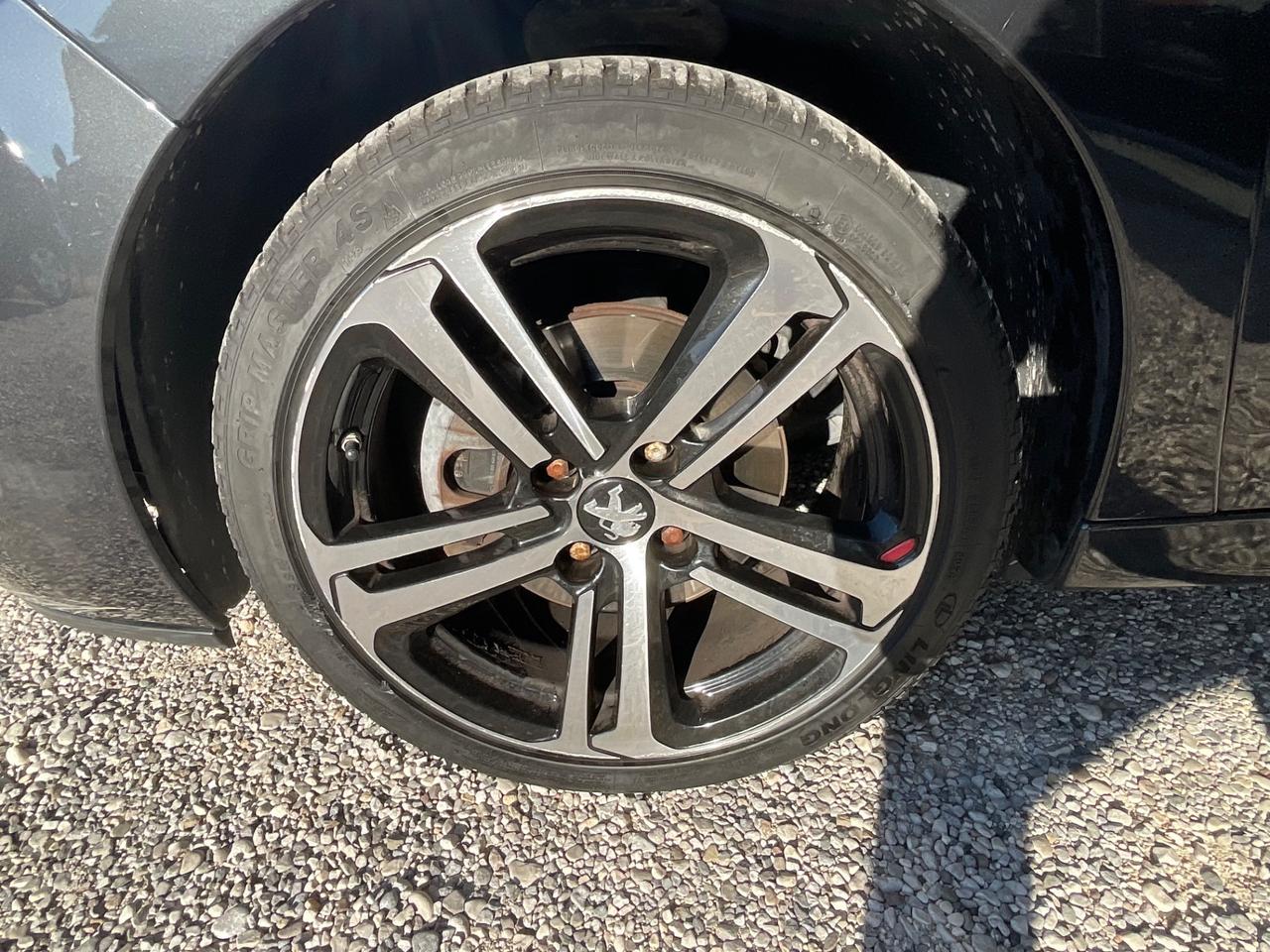 Peugeot 207 1.6 THP 150CV CC Féline