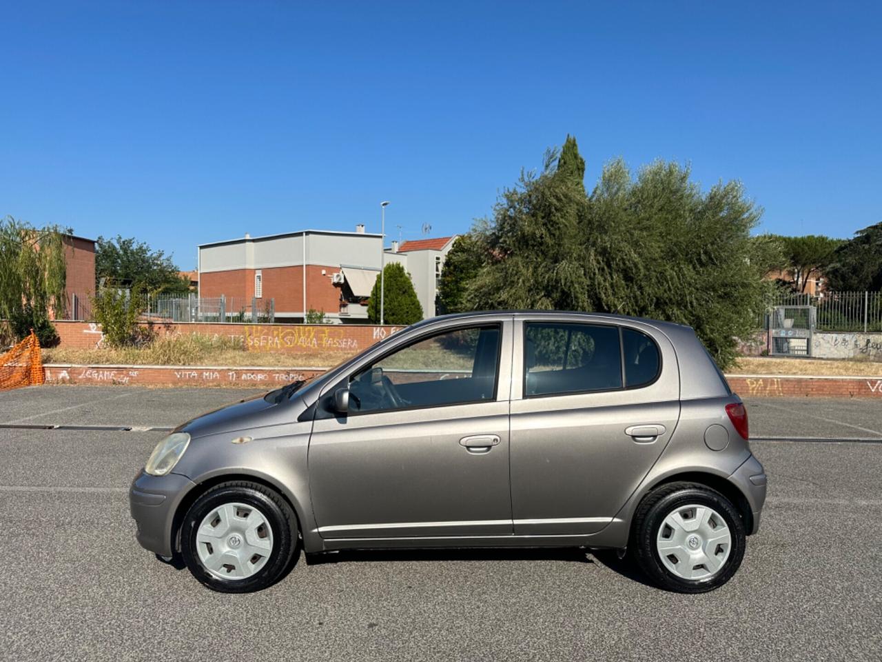 Toyota Yaris 1.0i 5p Sol