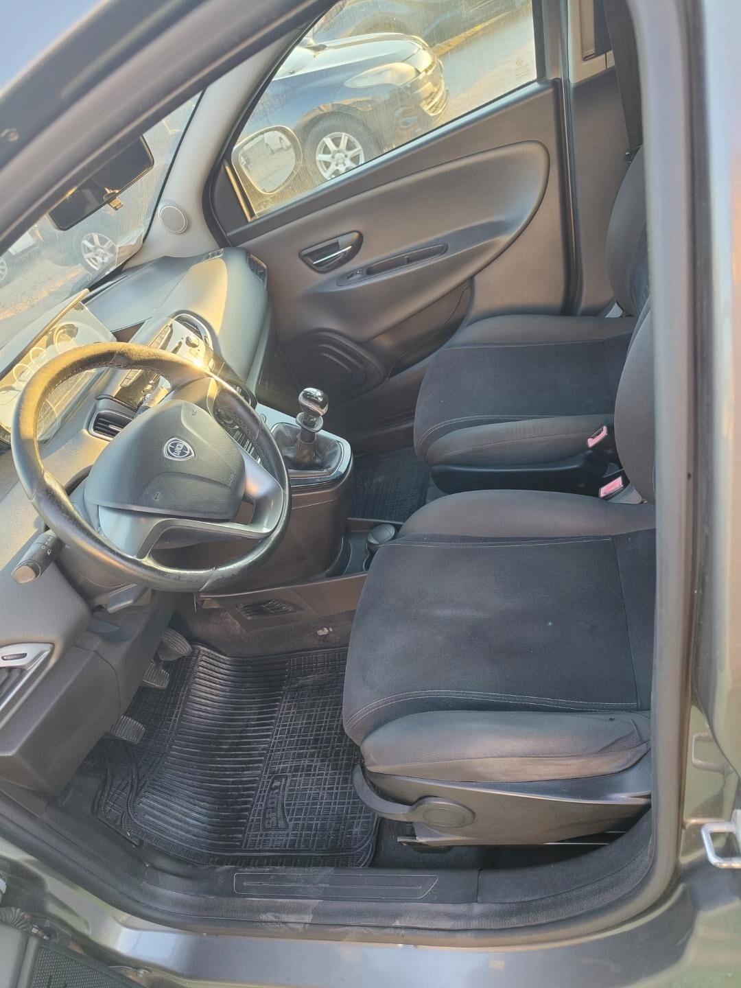 Lancia Ypsilon 1.2 69 CV Platinum