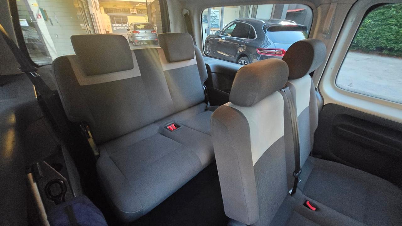 Volkswagen Caddy 7Posti Highline Maxi Neopatentati
