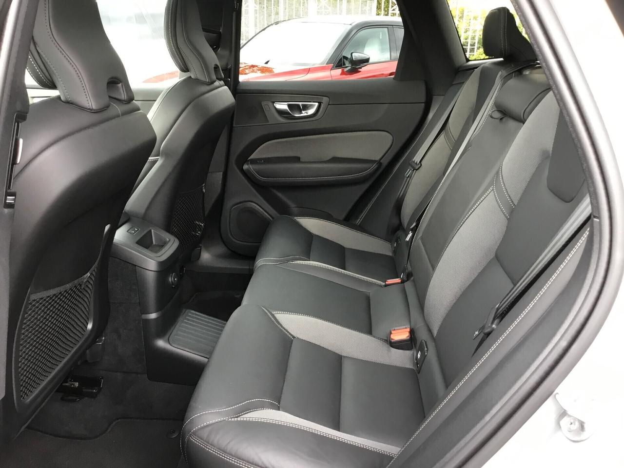 Volvo XC60 T6 Plug-in hybrid AWD automatico Plus Dark