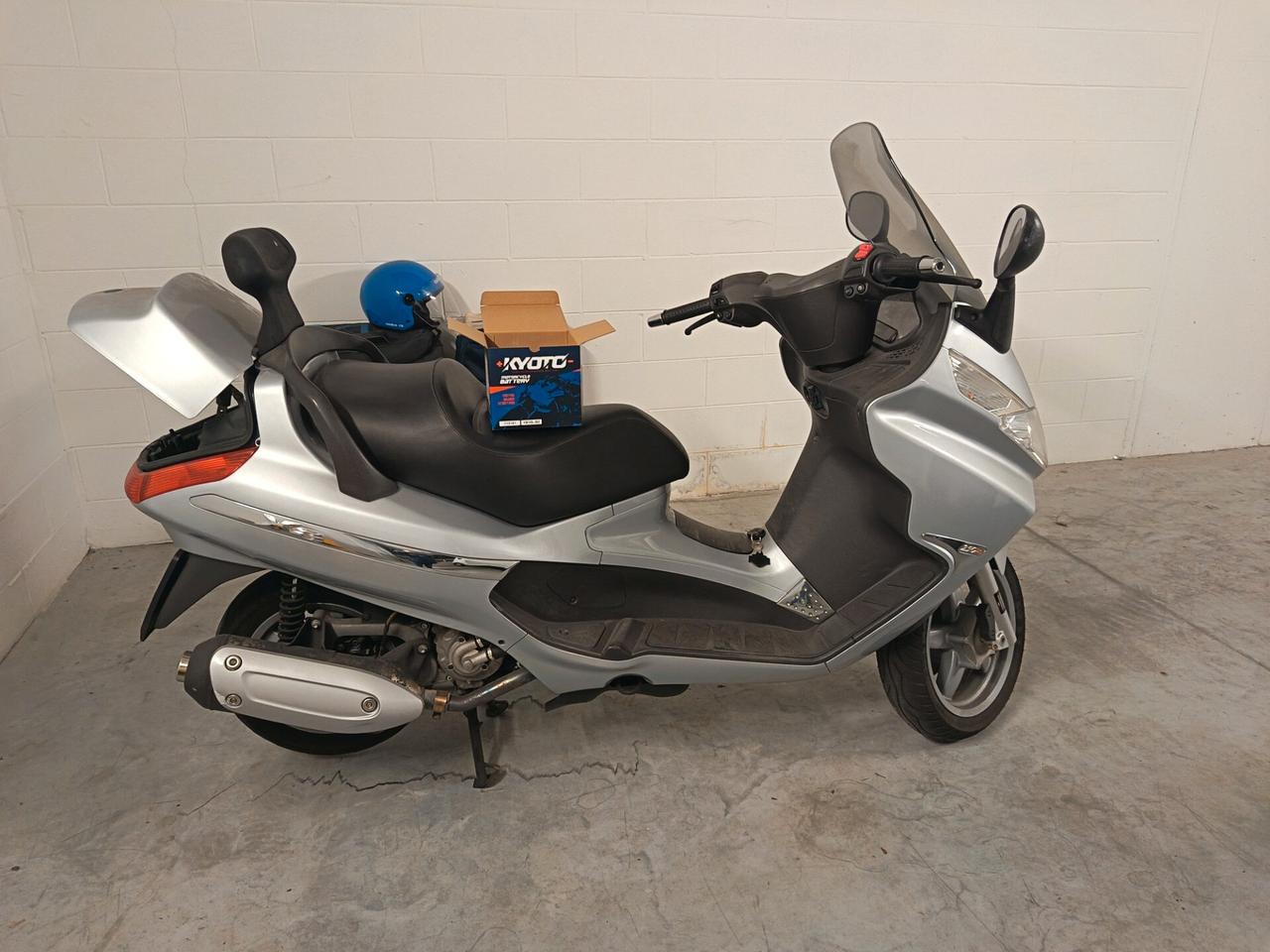 Piaggio X8 250