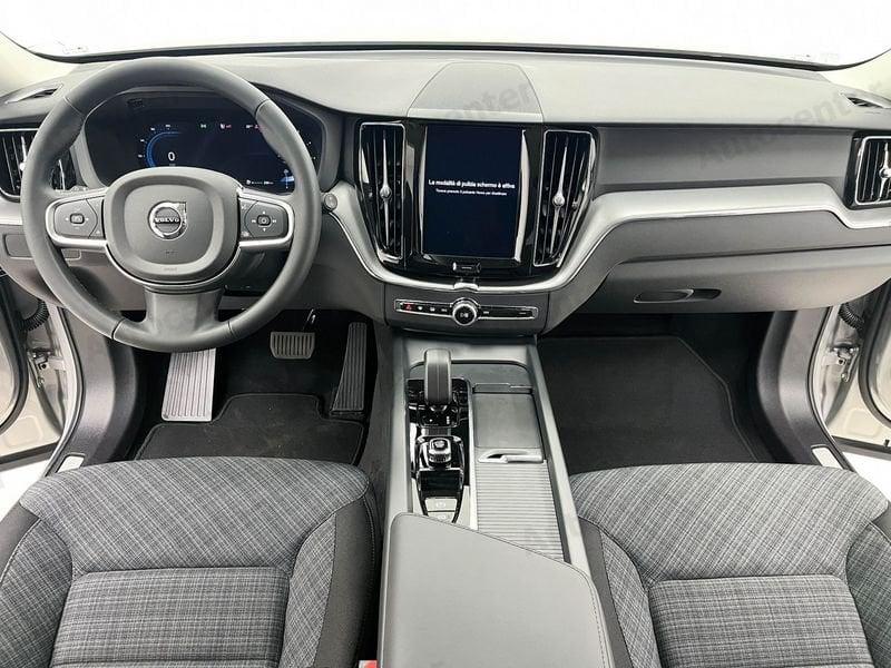 Volvo XC60 B4 (d) automatico Core **Trazione Anteriore**