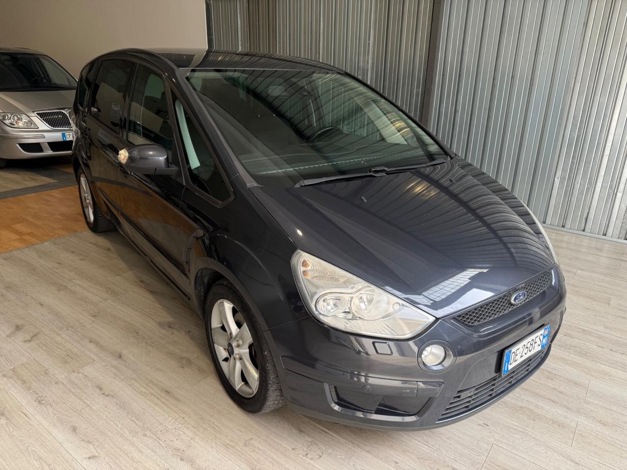 Ford S-Max Titanium