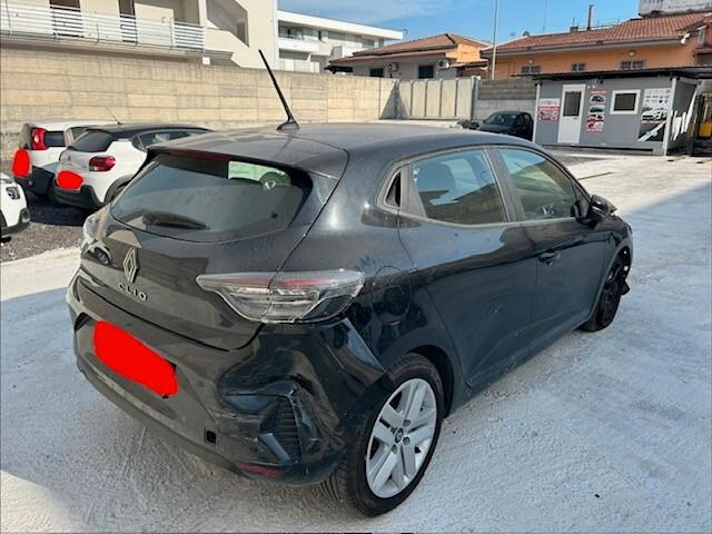 Renault Clio TCe 90 CV 5 porte Evolution sinistrata incdentata 025