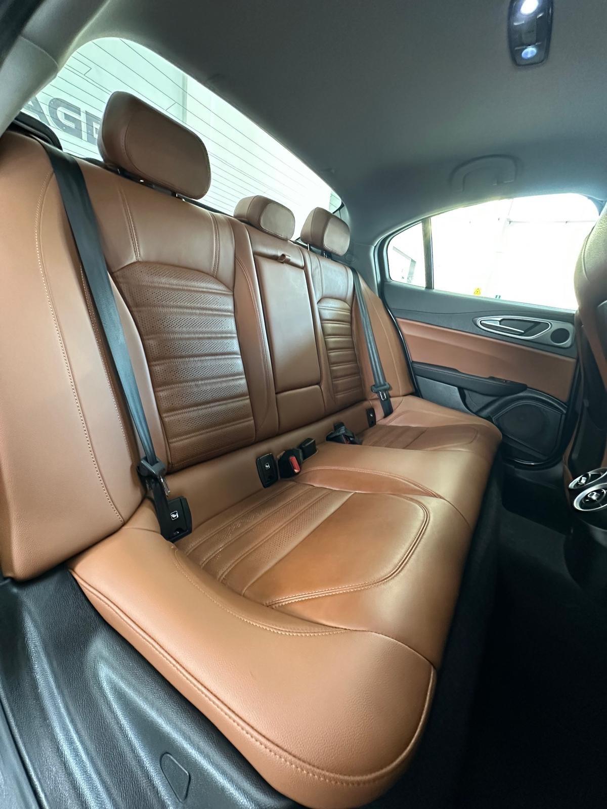 Alfa Romeo Giulia 2.2 Turbodiesel 210 CV AT8 AWD Q4 Veloce