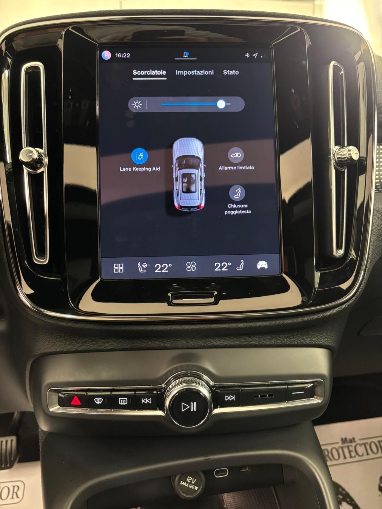 Volvo XC40 B3 automatico Ultimate Dark