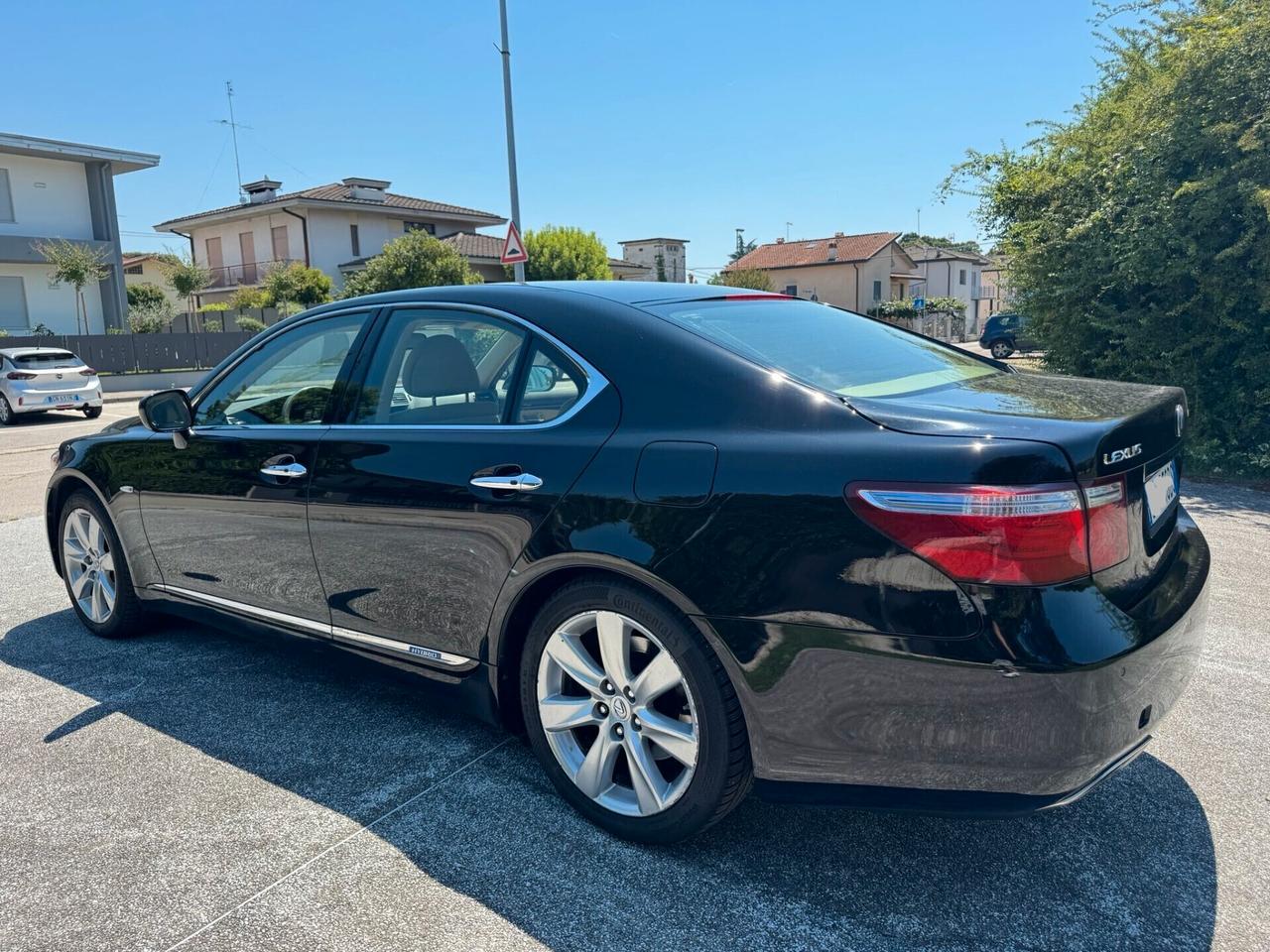 Lexus LS 600 600h