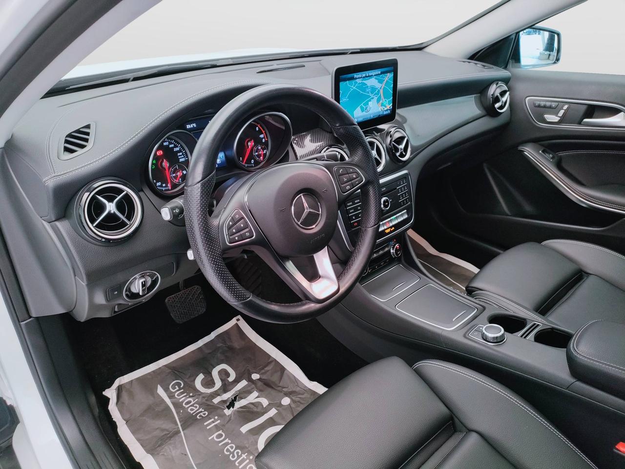 Mercedes-Benz GLA-X156 2017 - GLA 200 d Night Edition 4matic auto