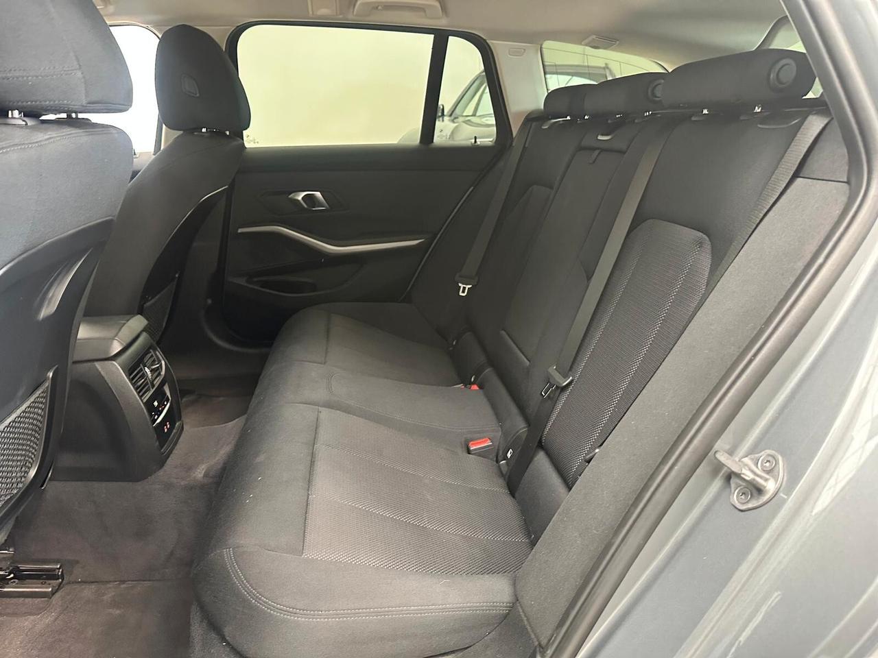 BMW 318 d Serie 3 Touring mhev 48V auto IVA ESPOSTA