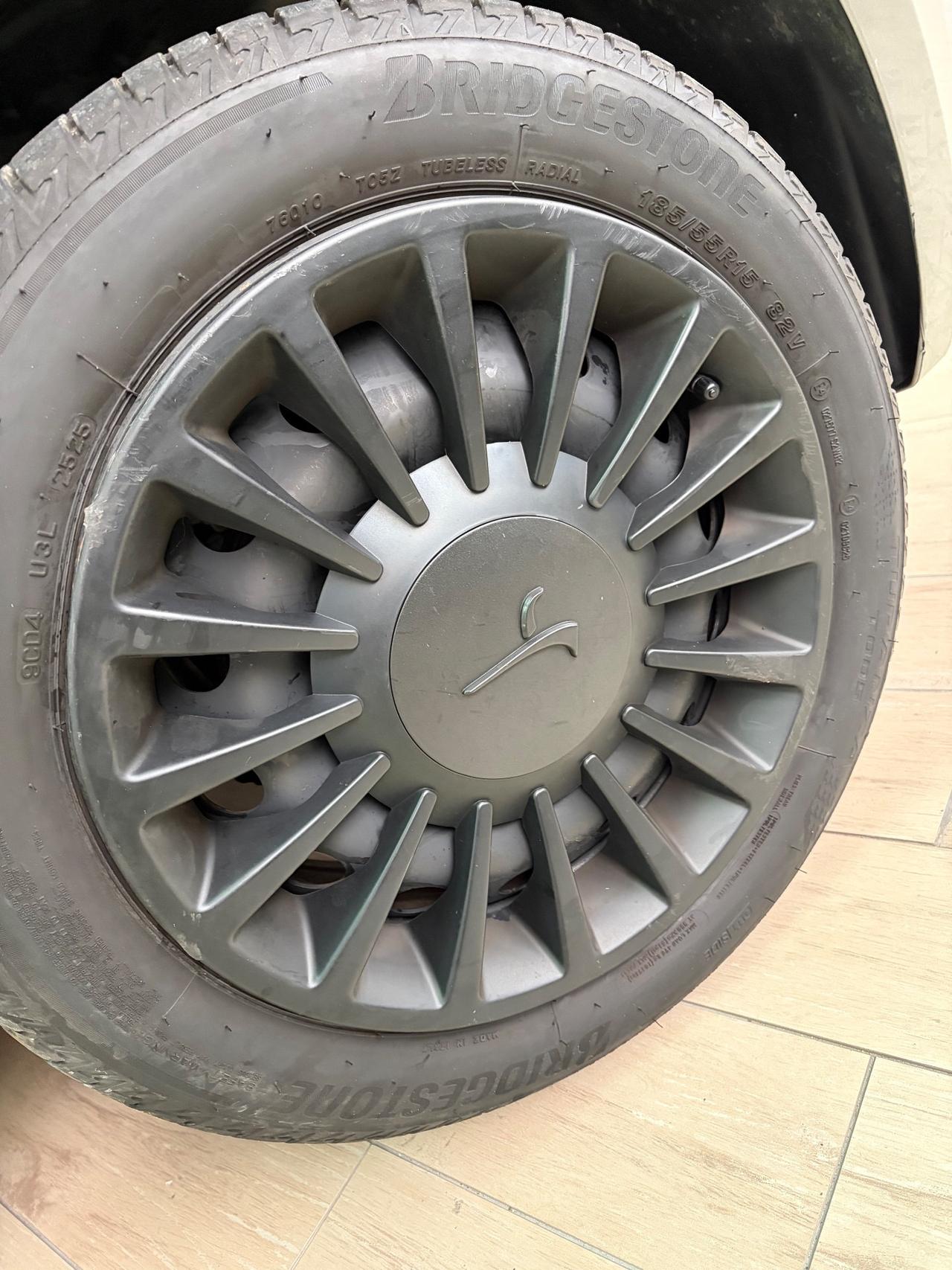 Lancia Ypsilon 1.0 Firefly hybrid silver