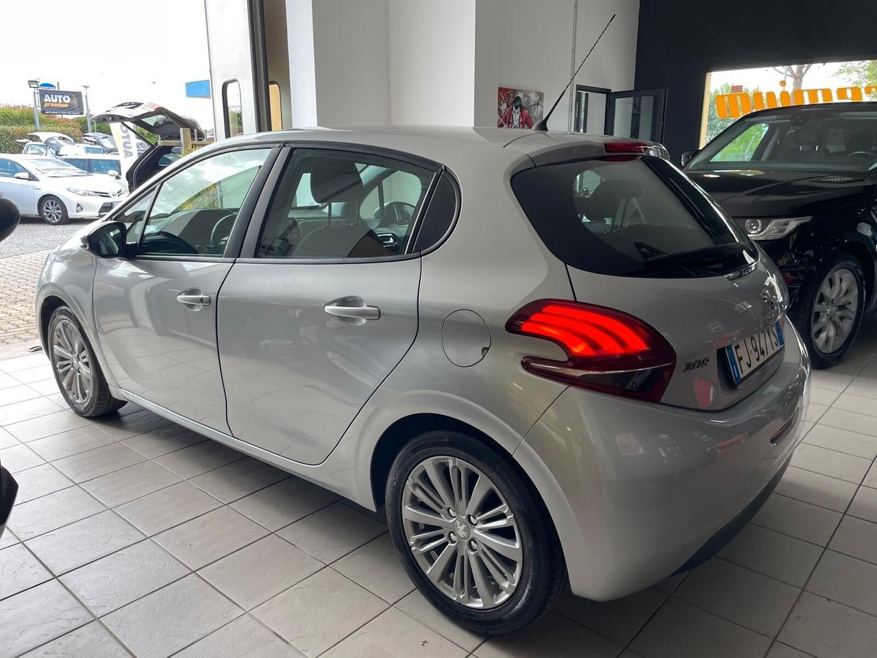 Peugeot 208 PureTech 82 5 porte Allure