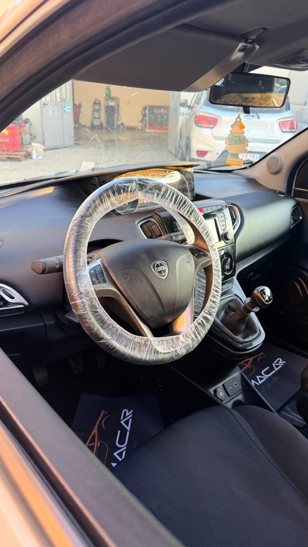 Lancia Ypsilon 1.2 69 CV 5 porte S&S Platinum