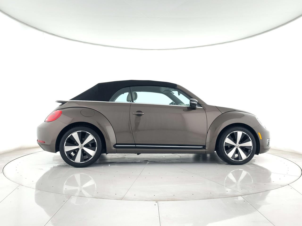 VOLKSWAGEN Maggiolino Cabrio 2.0 tdi Sport 140cv dsg PELLE+LED+C18"