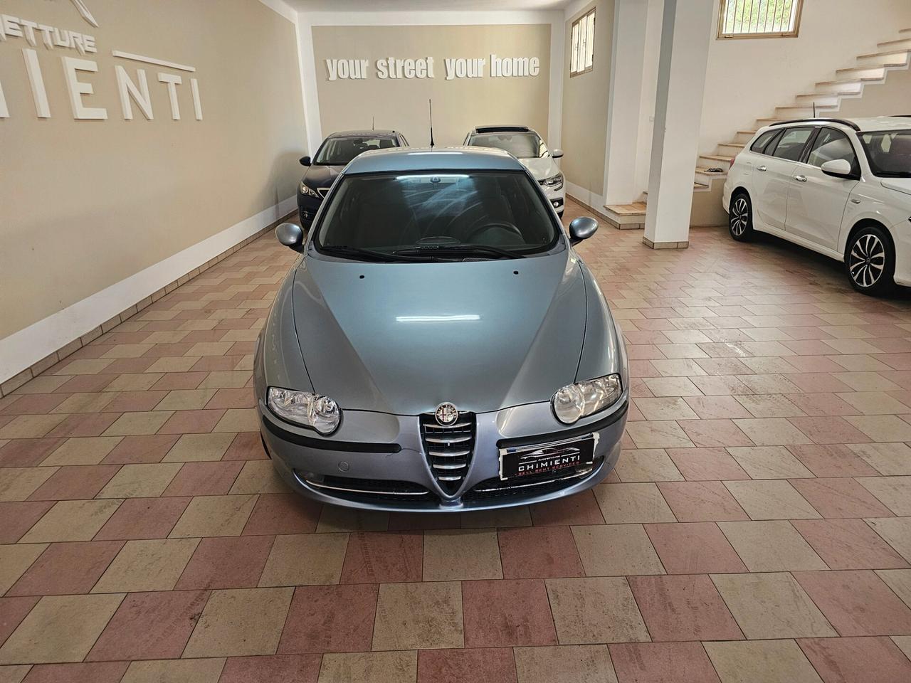 Alfa Romeo 147 1.6i 16V Twin Spark cat 3p. Distinctive