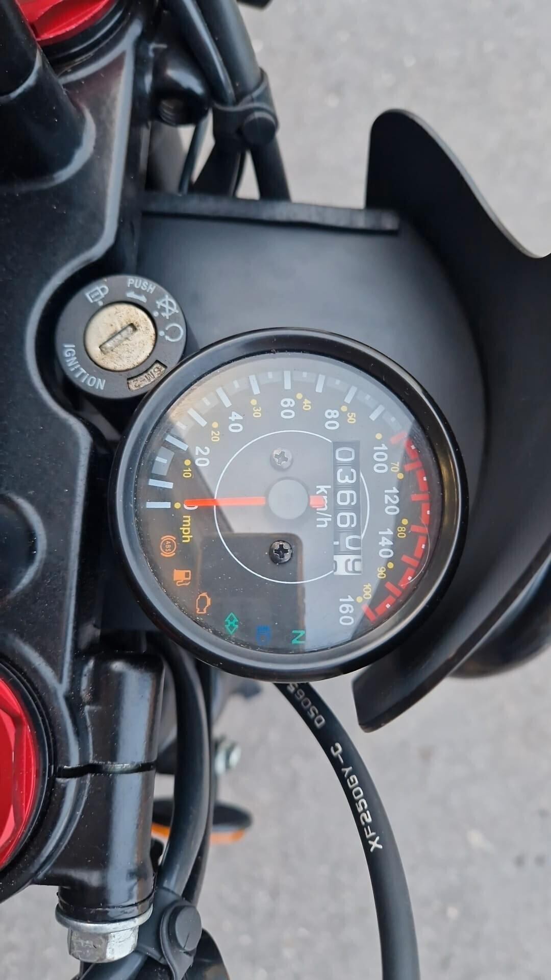 VERVE MOTO TRACKER 250 C.C.