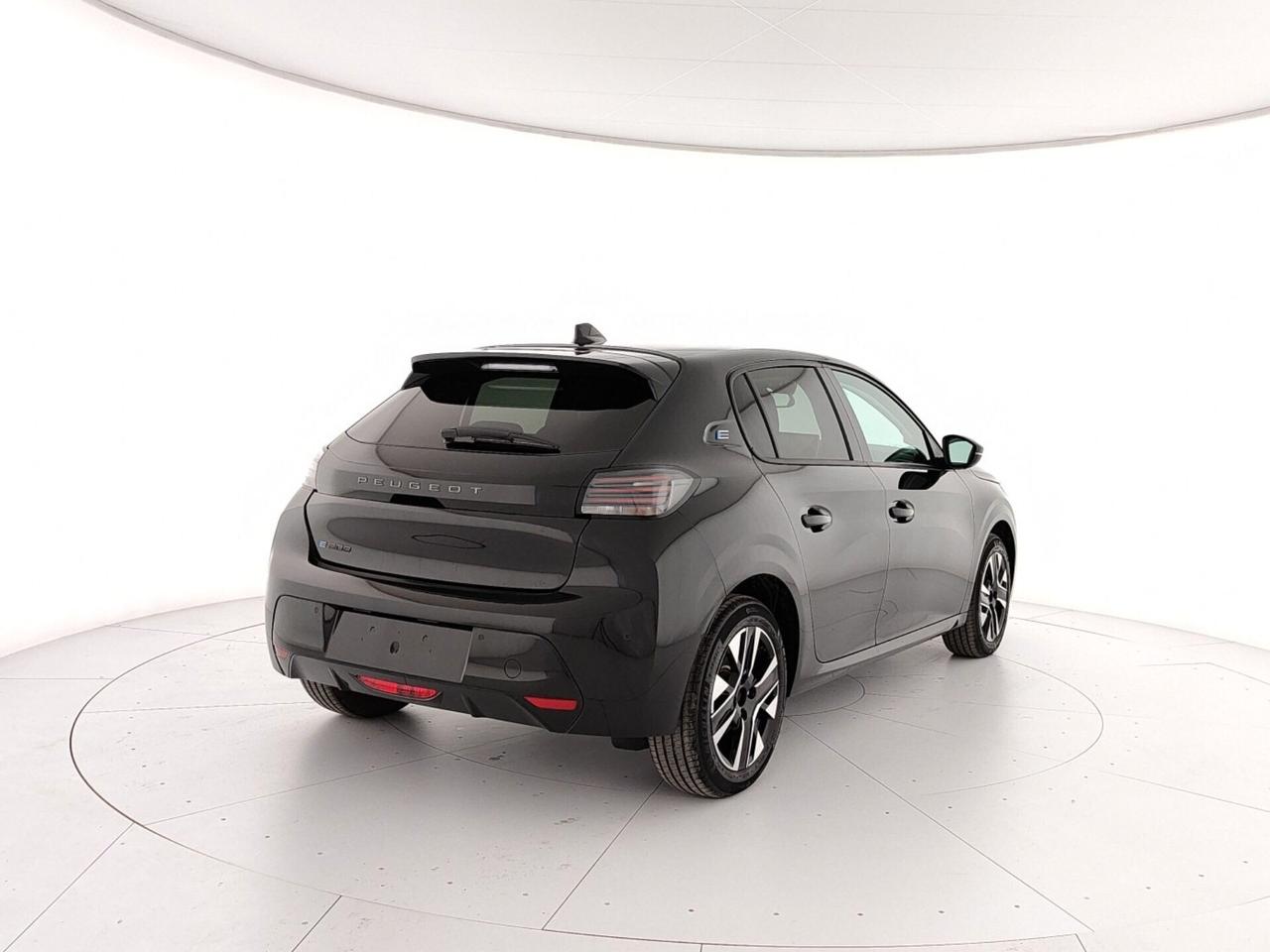 Peugeot 208 motore elettrico 136 CV 5 porte Allure