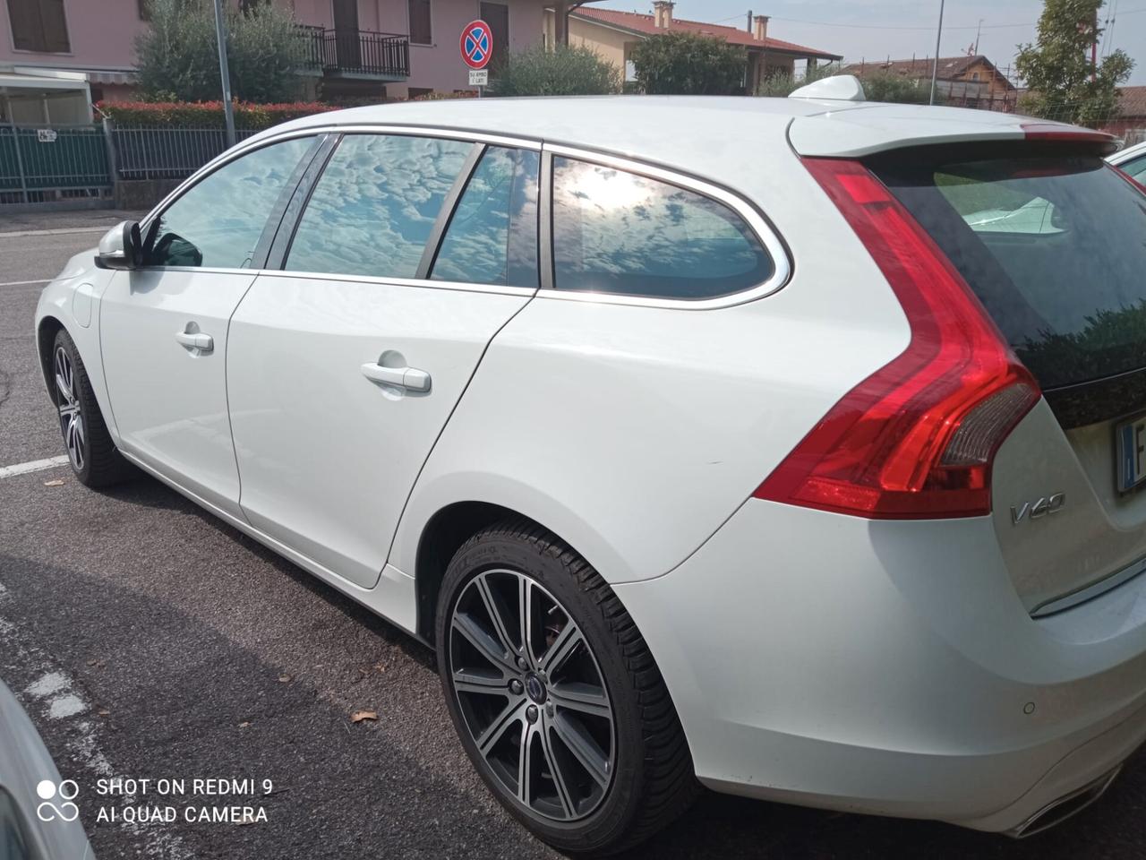 VOLVO V60 D6 Twin Engine Geartronic Momentum