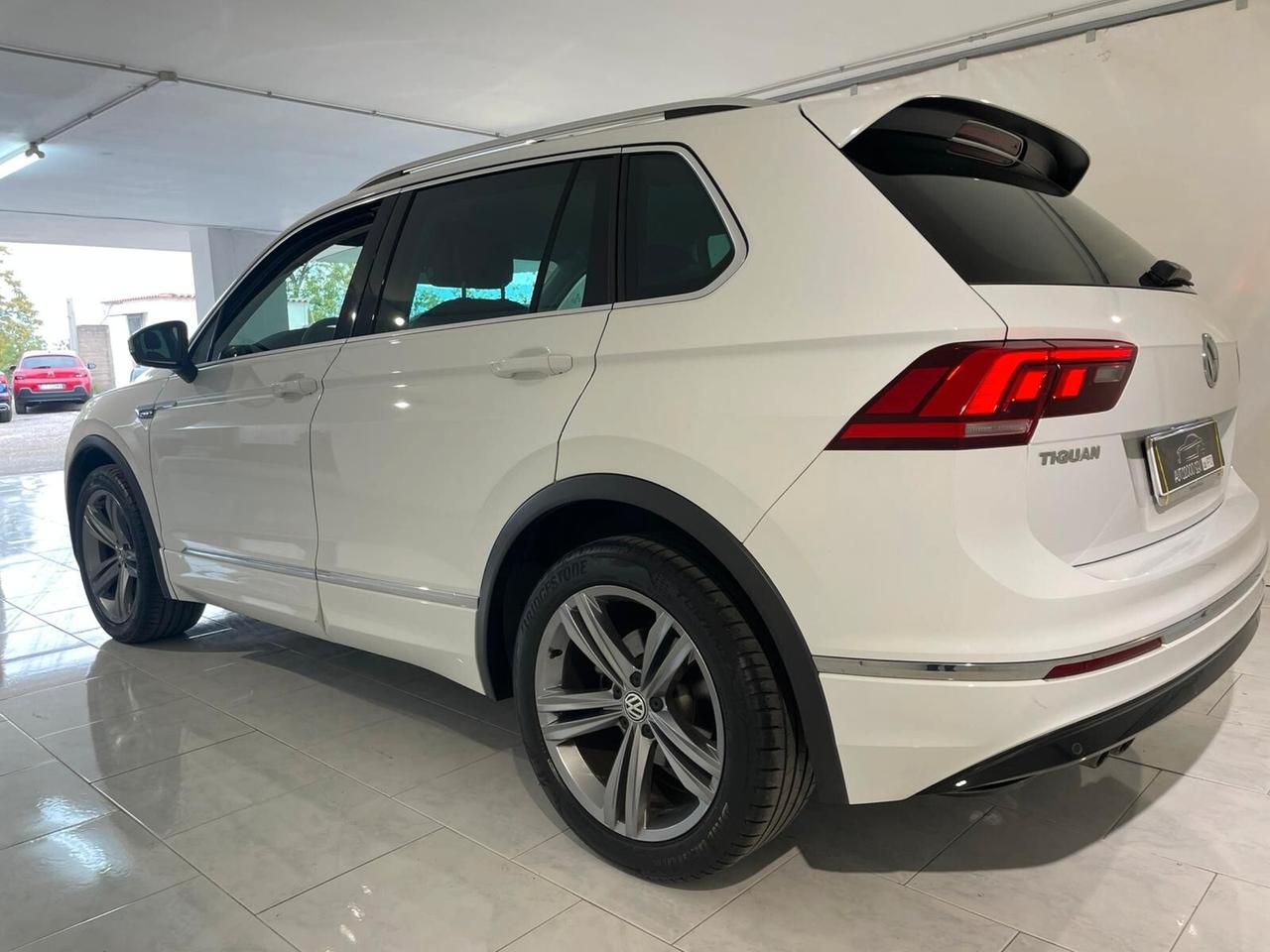 Volkswagen Tiguan R-LINE 2.0 TDI 150CV DSG IVA ESPOSTA