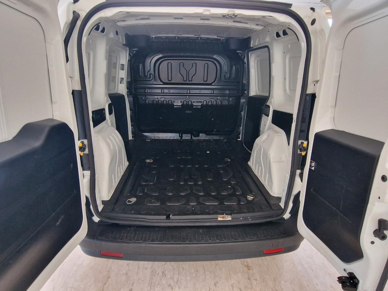 Fiat Doblo 1.6 MJT 3 posti