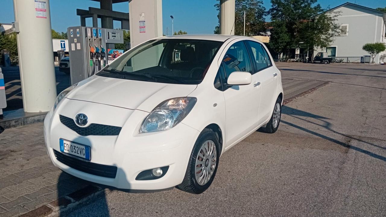 Toyota Yaris 1.0 5 porte Sol