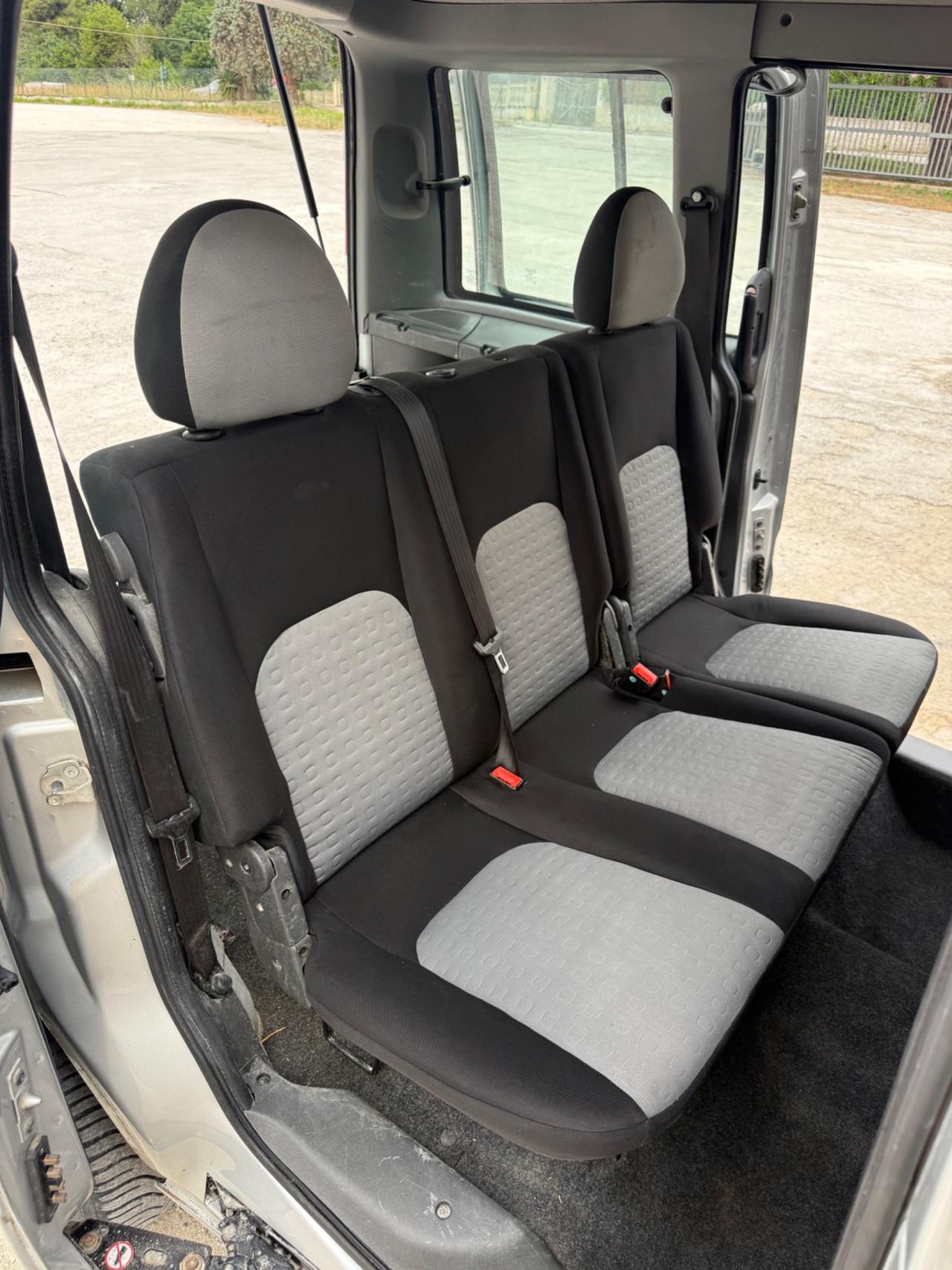 Fiat doblo 5 posti 1.9 JTD neopatentati