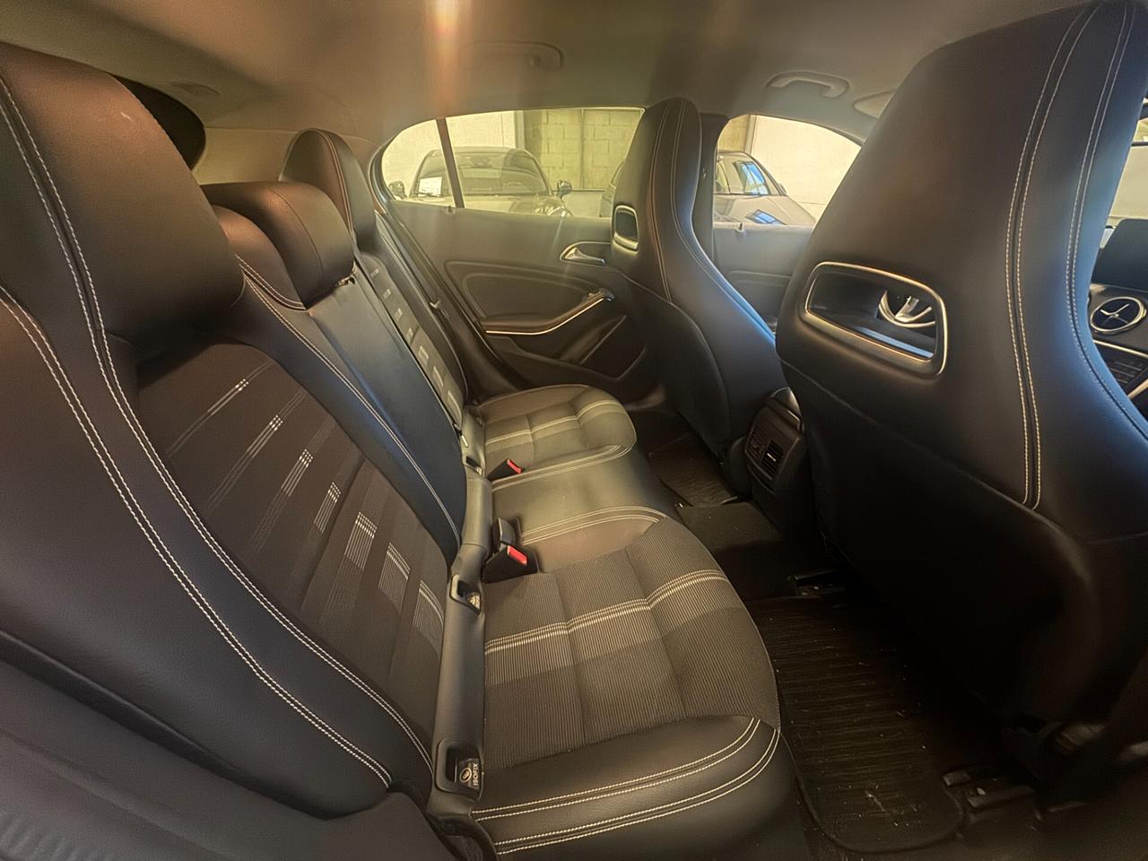 Mercedes-Benz GLA 180 180 d Sport auto UNICO PROPRIETARIO