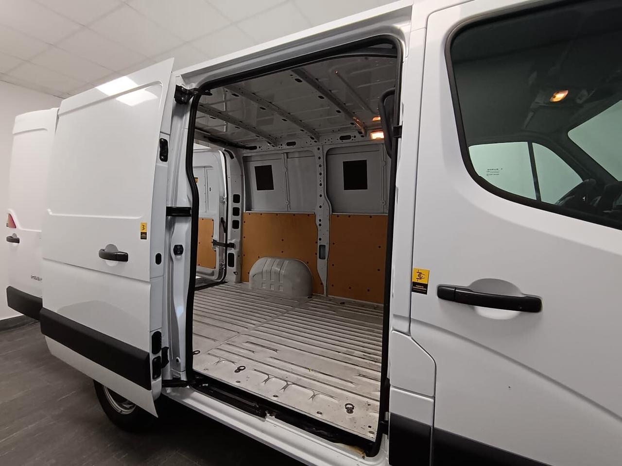 RENAULT MASTER 2.3 SOLO 48000KM