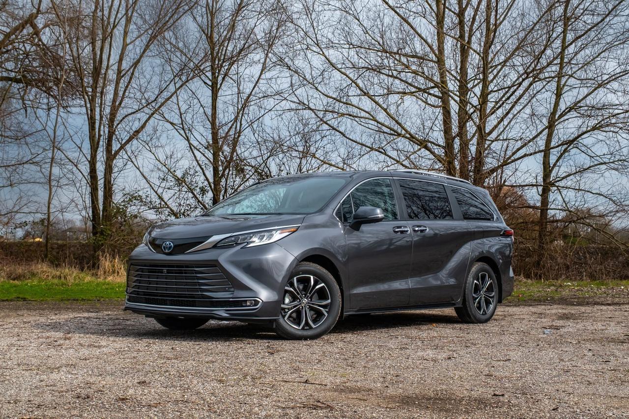 Toyota Sienna Limited Platinum Hybrid AWD
