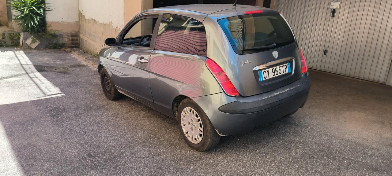 Lancia Ypsilon 1.2 16V Oro