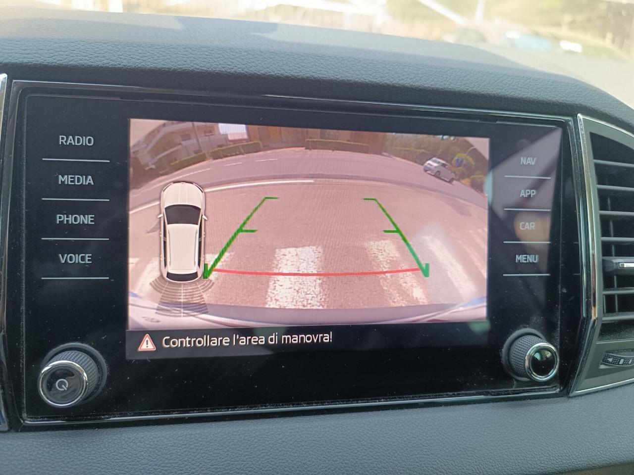 Skoda Karoq 1.6 TDI SCR DSG Executive NAVI, RETROCAMERA