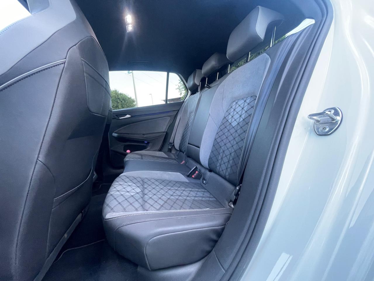Volkswagen Golf R-Line DSG 2.0 TDI 150cv