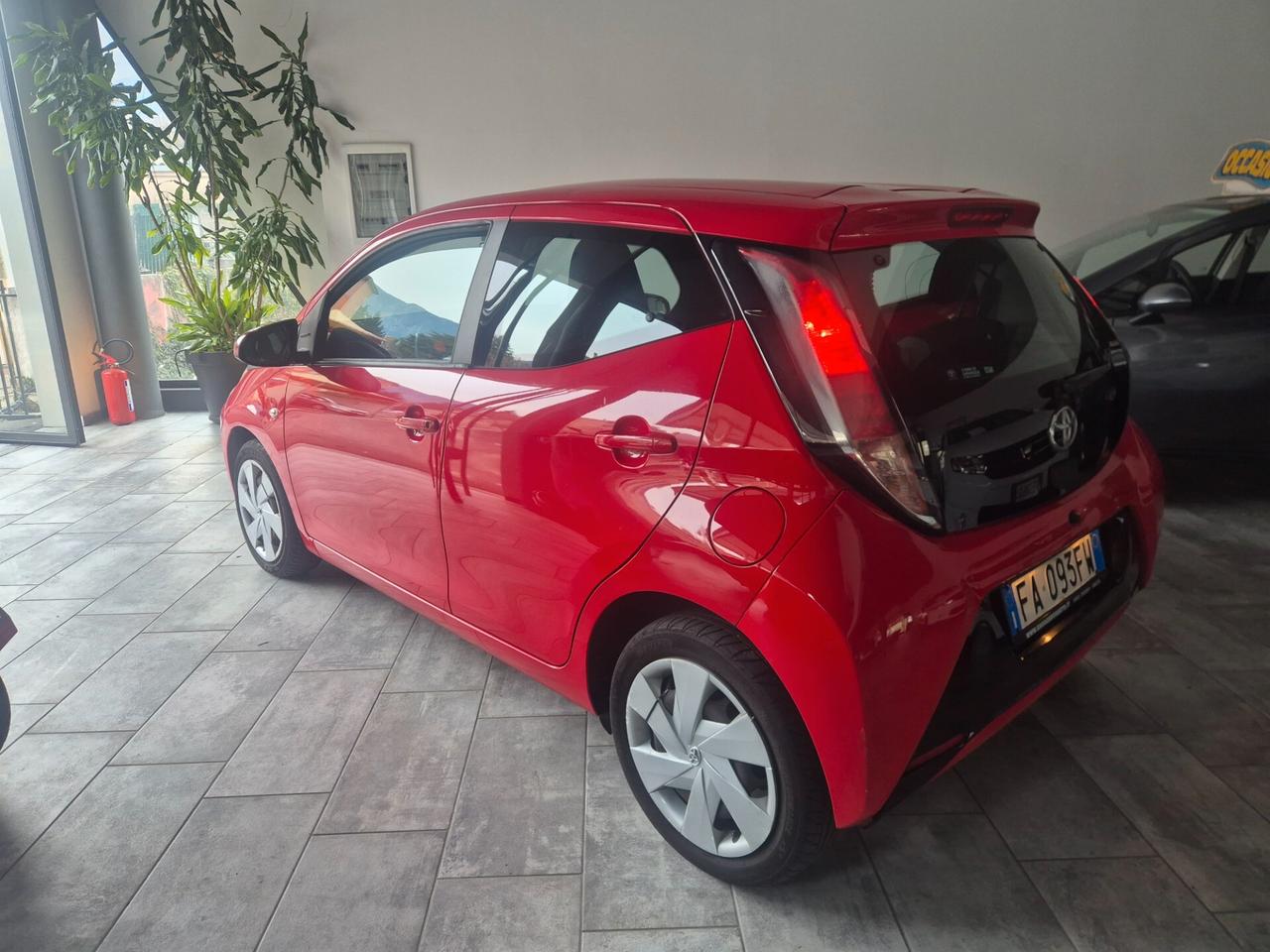 Toyota Aygo 1.0 VVT-i 69 CV 5 porte x-play