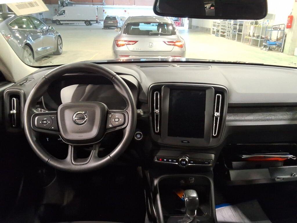 VOLVO XC40 2.0D D3 150CV 6M. MOMENTUM CORE ( FARI LED - COCKPIT - CRUISE - NAVI - SENSORI POST. )