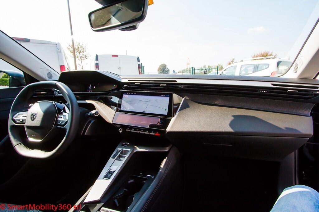 Peugeot 408 Hybrid 136 e-DCS6 Allure - Ok neopatentati!!!