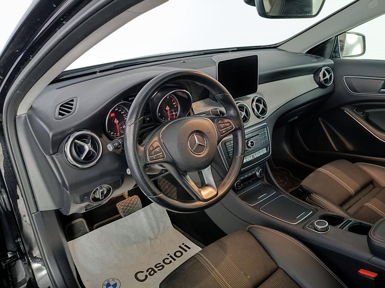 Mercedes-Benz GLA-X156 2017 - GLA 180 Sport