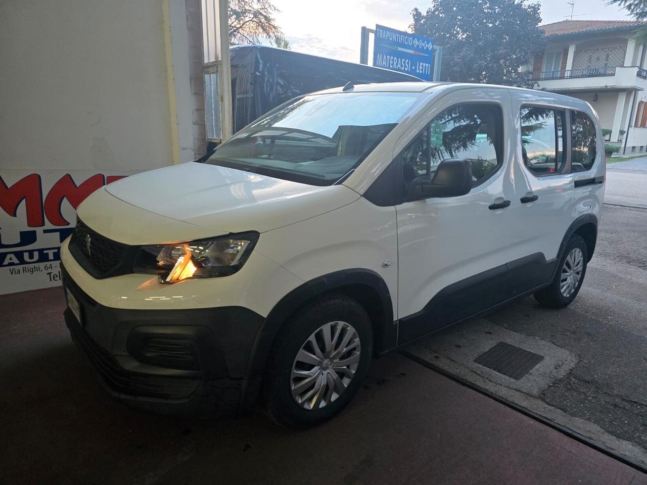 Peugeot Rifter BlueHDi 100 S&S Allure Long 155,00 mese