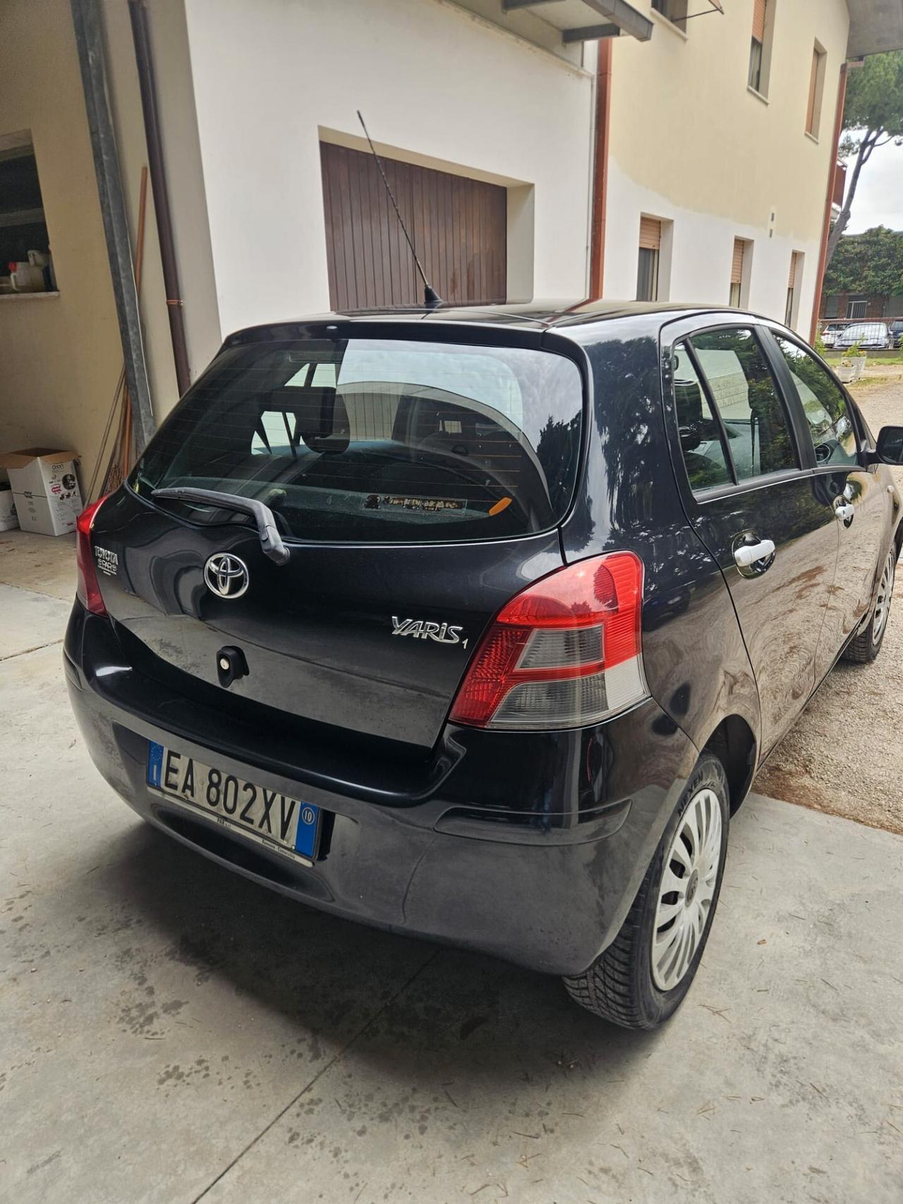 Toyota Yaris 1.0 5 porte SOLI 69.000 KM!