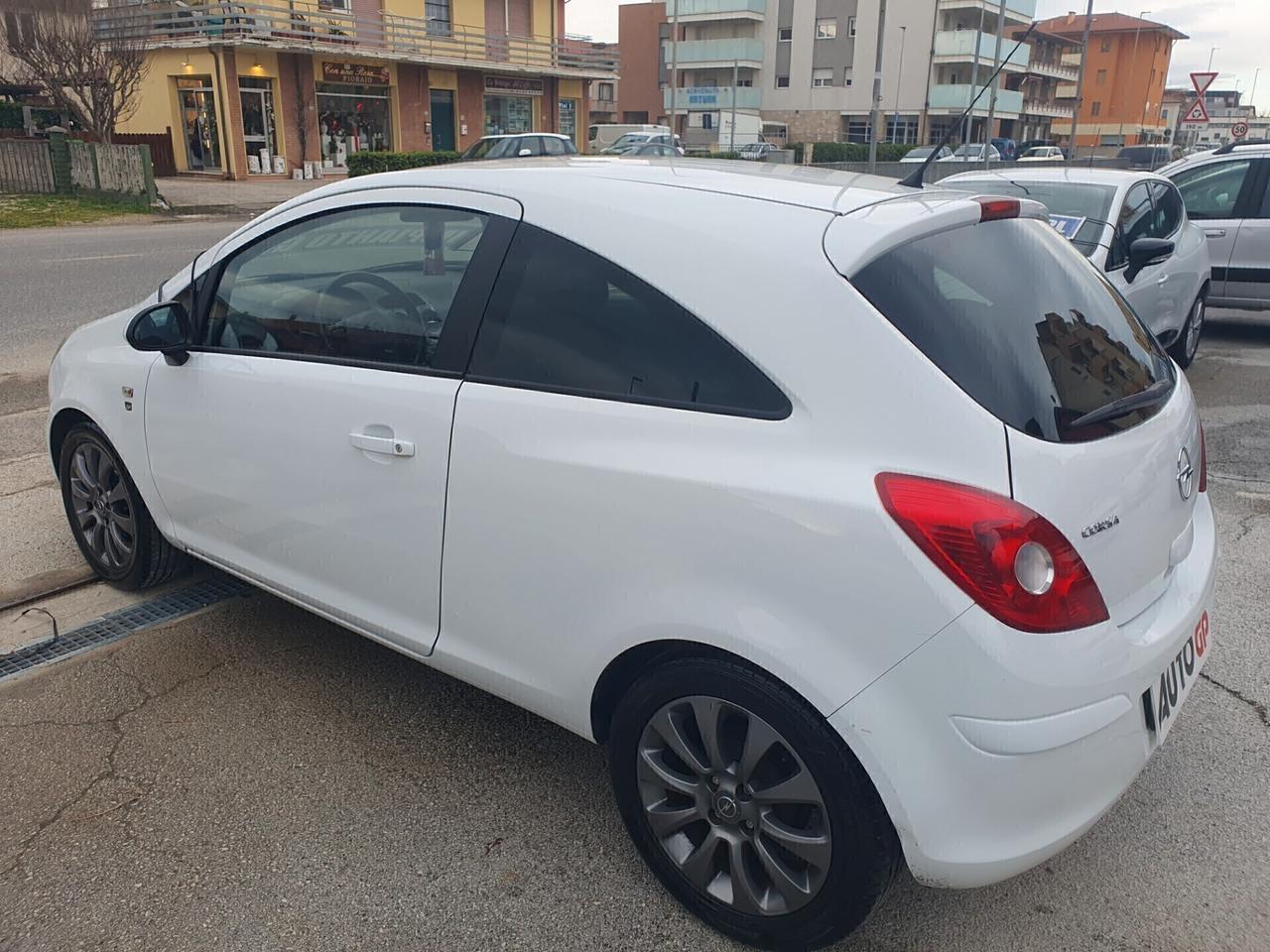 Opel Corsa 1.2 80CV benzina GPL Neopatent 2010